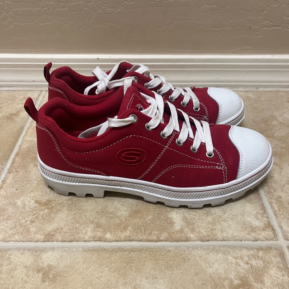 Sketchers Roadies In True Red